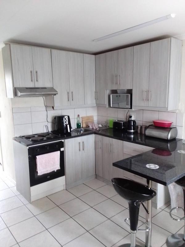 To Let 2 Bedroom Property for Rent in Pelikan Park Western Cape